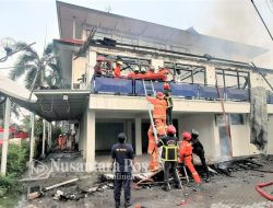 Gedung Lantai 2 Kampus Unipa Ngagel Surabaya Terbakar