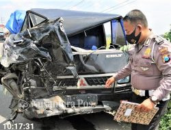 Mobil L-300 Tabrakan Dengan Truk Di Jombang, Satu Korban Terluka