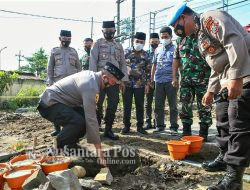 Kapolres Jombang Meletakan Batu Pertama Pembanguan Mushola Al Ikhlas