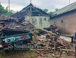 Belajar Nyetir, Grand Max Di Jombang Tabrak Pejalan Kaki Dan Rumah Hingga Roboh