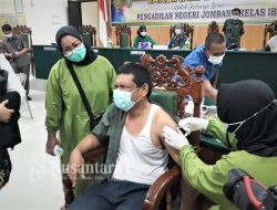 Vaksinasi Covid-19 Dosis Ketiga Booster Digelar  Di PN Jombang
