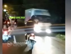 Viral, Video Geng Motor Merusak Truk Yang Melintas Jalan Raya Ploso Jombang