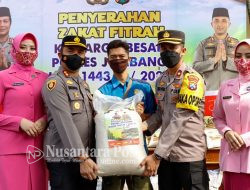 Jelang Idul Fitri 1443 H, Polres Jombang Bagikan Zakat Fitrah Kepada Masyarakat dan Panti Asuhan