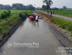 Dinas PUPR Jombang Normalisasi Saluran Irigasi Sekunder Caruban di Desa Sukosari