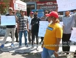 Marak Pungli di SMAN-SMKN Jombang, Kantor Cabdin Pendidikan Provinsi Jatim Didemo Warga