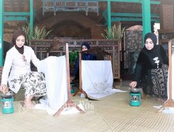 Ketua Bhayangkari Daerah Jawa Timur Kunjungi UMKM Batik di Jombang