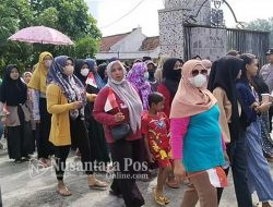 Ratusan Warga Desa Kramat Lamongan Gruduk Kantor Desa, Tuntut Polisi Bebaskan 5 Warga Yang Ditahan
