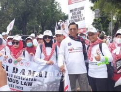 Tolak RUU Kesehatan, Ribuan Dokter-Nakes Demo di Monas