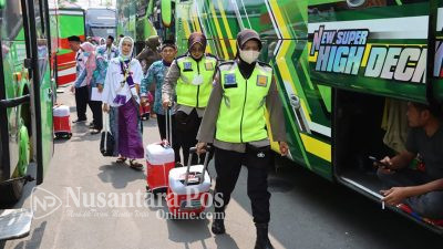 Ratusan Polisi Jombang, Amankan Pemberangkatan Calon Jamaah Haji