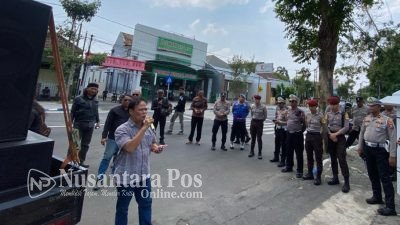 Aliansi LSM Jombang Demo Menuntut Ruko Simpang Tiga Mojongapit Ditutup