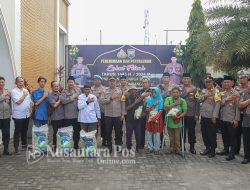 Polres Jombang Bagikan Zakat Fitrah Pada Duafa Dan Difabel