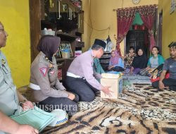 Sat Lantas Polres Jombang Dan Jasa Raharja Takjiah Kerumah Duka Korban Lakalantas