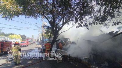 Empat Motor Ludes Terbakar Dalam Kebakaran Bengkel Dan Warung di Surabaya