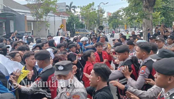 Demo Tolak PPN 12 Persen di Jombang Berlangsung Ricuh