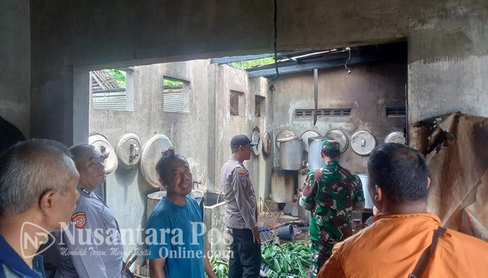 Sebuah Rumah Tempat Pembuatan Lontong di Jogoroto Jombang Terbakar
