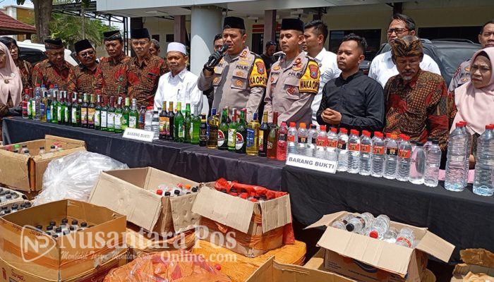 Polres Jombang Amankan 2.600 Botol Miras dan Unit Mobil Pemasok