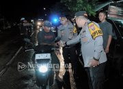 Patroli Harkamtibmas, Polres Jombang Bagikan Makan Sahur Gratis