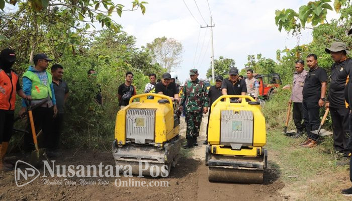 Bupati Jombang Turun Langsung Gotong Royong Perbaiki Jalan di Desa Jipurapah