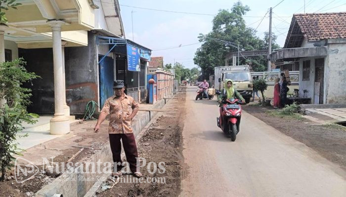 Pemdes Kedunglumpang Jombang Bangun Drainase Untuk Perkuat Badan Jalan