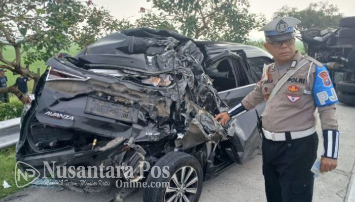 Truk Tabrak Belakang Avanza di Tol Jombang, 1 Luka Berat