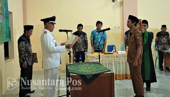 Kades Dapurkejambon Jombang Lantik Kaur TU dan Umum