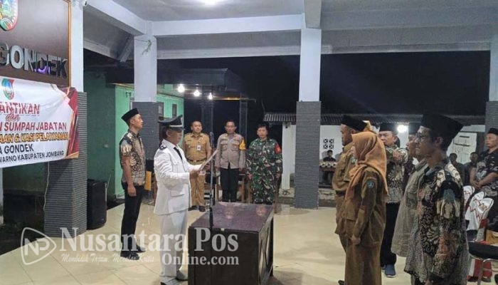 Kades Gondek Jombang Hisbulloh Huda Lantik Dua Perangkat Desa