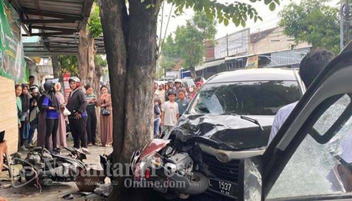 Avanza Tabrak Tujuh Motor di Jombang, 1 Tewas di TKP 6 Luka-Luka