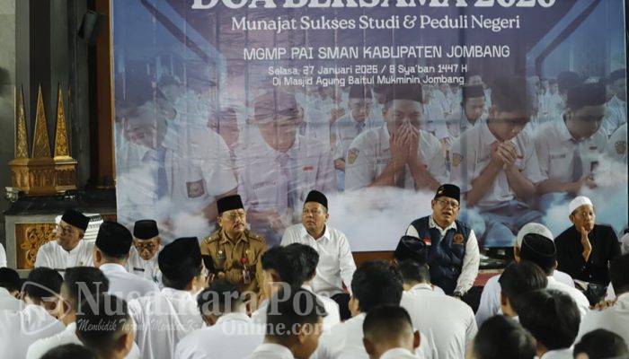 Ribuan Siswa Kelas III SMAN se-Jombang Ikuti Doa Bersama di Masjid Agung
