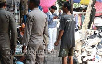 Operasi-Edukasi-Tertib-Parkir-di-Jombang (1)