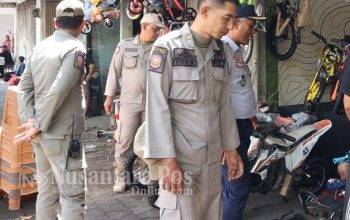 Operasi-Edukasi-Tertib-Parkir-di-Jombang (2)