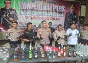 Rumah Penjual Miras di Jogoroto Jombang Digerebek Polisi, 680 Botol Disita