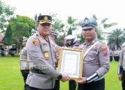 Kapolres Jombang Berikan Penghargaan kepada 15 Personel Berprestasi