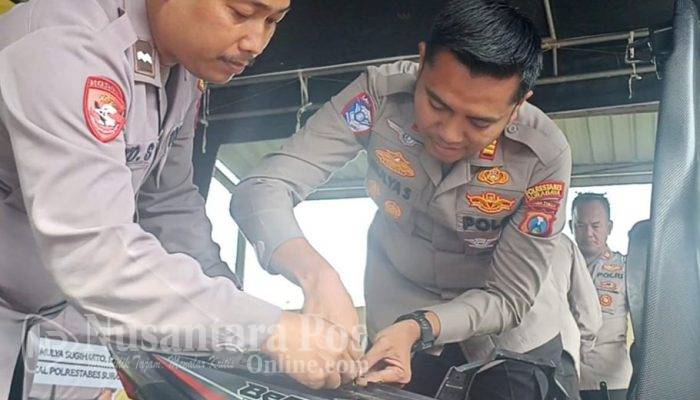 Antisipasi Curanmor, Polsek Pakal Surabaya Bagikan 150 Remote Anti Maling Gratis