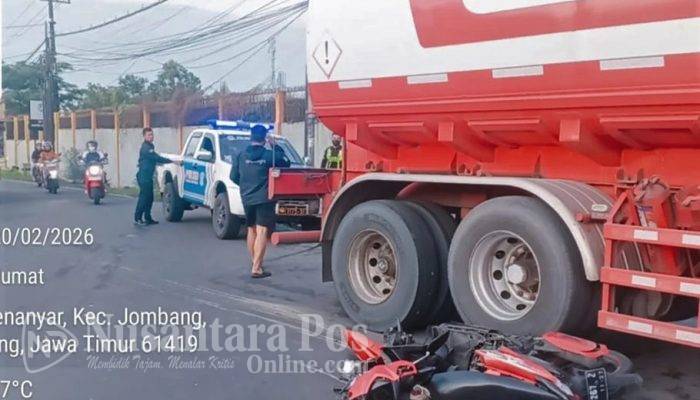 Pemotor Wanita Tewas Usaia Terlindas Truk Tangki di Embong Miring Denanyar Jombang