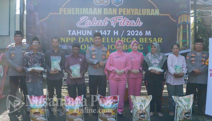 Polres Jombang Salurkan 3,3 Ton Zakat Fitrah kepada Masyarakat