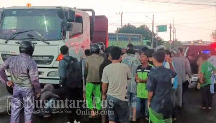 Kecelakaan Maut di Gambiran Jombang : Dua Pemotor Berbocengan Tewas Dilindas Truk Tronton
