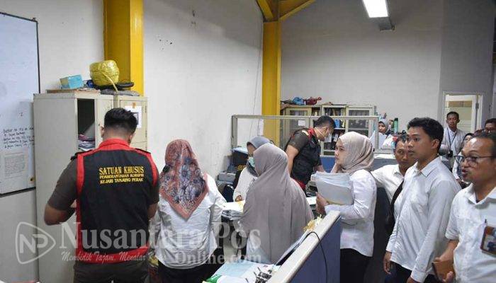 Kejari Tanjung Perak Geledah PD Pasar Surya Dalam Korupsi Penyewaan Stan