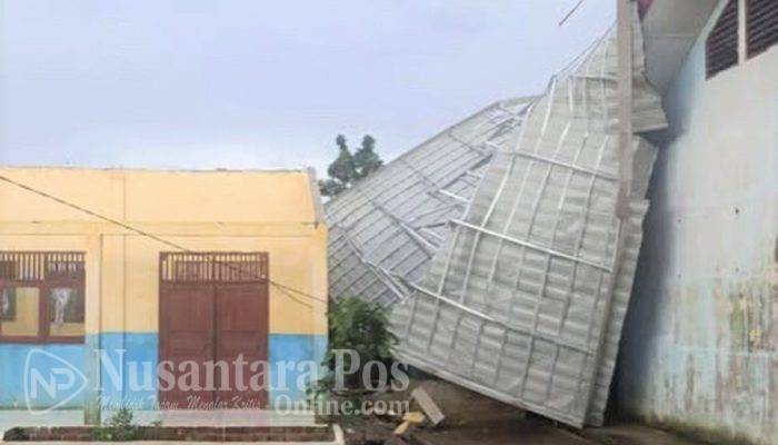Disapu Putting Beliung, Atap SMPN 5 Muara Enim Hancur