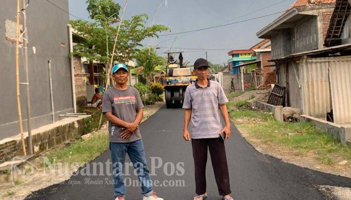 Relisasikan Program Desa Mantra, Pemdes Kabuh Jombang Bangun Jalan hotmix