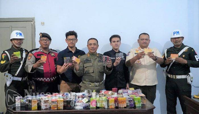 Operasi Gempur Rokok Ilegal : Satpol PP Jombang Amanakan 377 Pak Rokok Ilegal