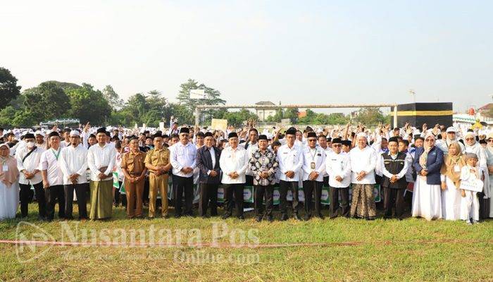 Bupati Jombang Buka Kegiatan Simulasi Manasik Haji Ribuan Siswa di Stadion Merdeka