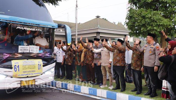 Bupati Warsubi Lepas Keberangkatan Jemaah Haji Jombang Kloter 60 & 61 Ke Tanah Suci