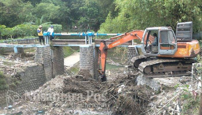 Cegah Banjir, Dinas PUPR Jombang Normalisasi Dam Sungai Marmoyo