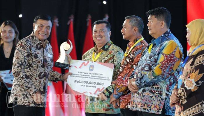 Dinilai Berhasil Trunkan Penganggura, Jombang Raih Penghargaan dan Insentif Rp 1 Miliar