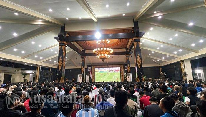 Keseruan Nobar Bola Gembira, Final Piala Dunia 2026 di Pendopo Kabupaten Jombang