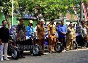 Optimalkan Layanan Kebersihan, Purbalingga Serahkan Motor Listrik Pengangkut Sampah