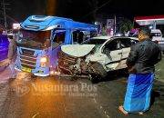Toyota Rush Hantam Mobil Elf di Tambakberas Jombang