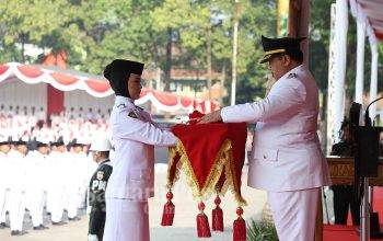 Pimpin Upacara HUT ke-81 RI, Bupati Warsubi Ajak Masyarakat Jombang Jaga Persatuan dan Gotong Royong