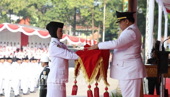 Pimpin Upacara HUT ke-81 RI, Bupati Warsubi Ajak Masyarakat Jombang Jaga Persatuan dan Gotong Royong