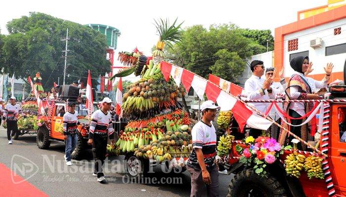 Semarak HUT ke-81 RI di Jombang : Puluhan Mobil Hias dan Gunungan Hasil Bumi Pukau Warga